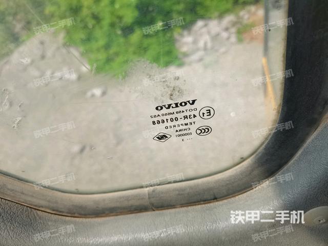 左后方玻璃角標（駕駛室部分）