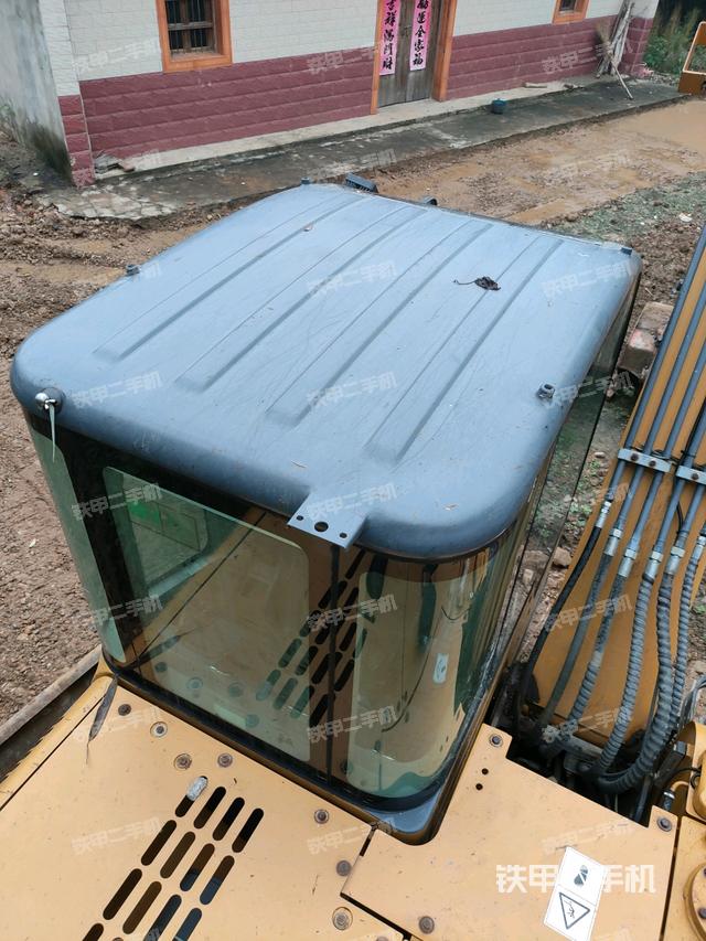 驾驶室顶部（整机外观）