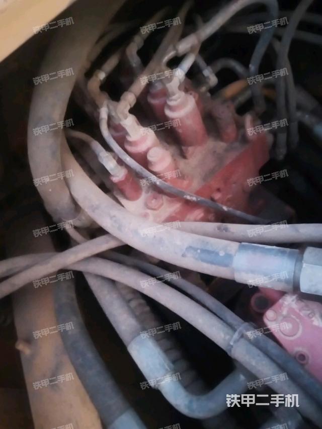 中央回转接头特写（上车部件）