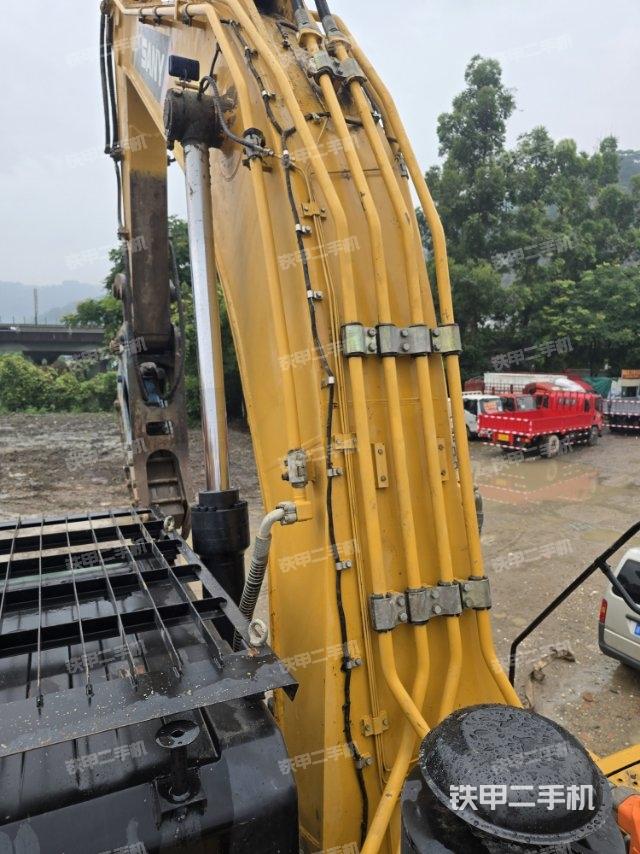 駕駛室頂部（整機外觀）