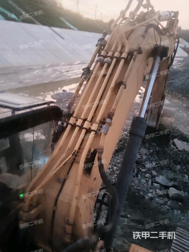 大臂背部俯视（工作和回转装置）