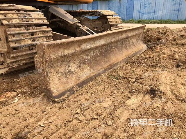 單側(cè)履帶整體(整機(jī)外觀) 單側(cè)履帶整體(整機(jī)外觀)