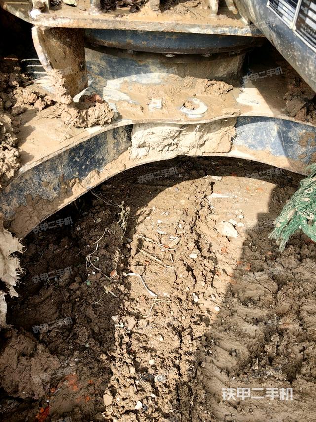 轉(zhuǎn)盤和下車架正前(工作和回轉(zhuǎn)裝置) 轉(zhuǎn)盤和下車架正前(工作和回轉(zhuǎn)裝置)