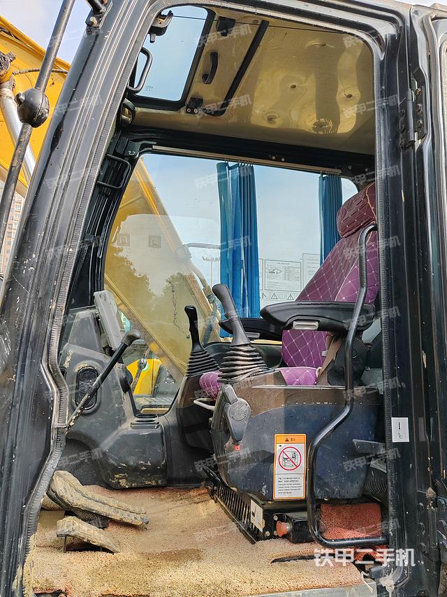 駕駛室整體(整機外觀) 駕駛室整體(整機外觀)