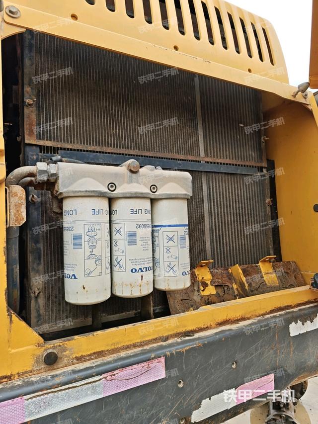 散热器正面(大件舱室) 散热器正面(大件舱室)