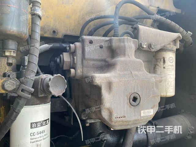 液压泵舱室正面整体(整机外观) 液压泵舱室正面整体(整机外观)