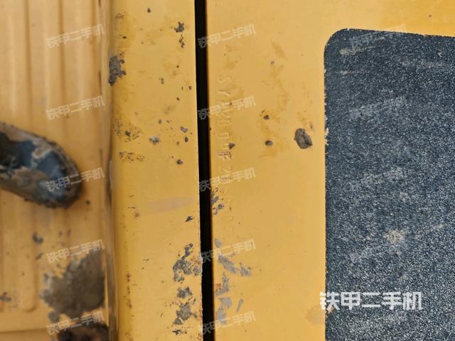 大臂油缸整体 竖拍（工作和回转装置）