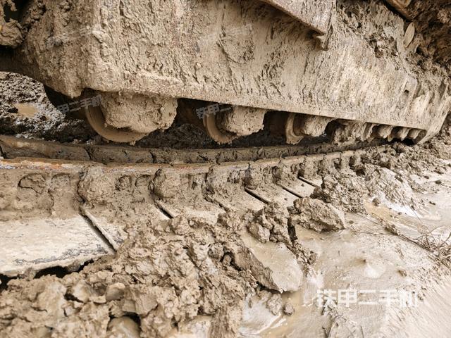 右侧履带整体(行走机构) 右侧履带整体(行走机构)