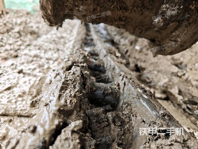 右側(cè)履帶整體（行走機(jī)構(gòu)）