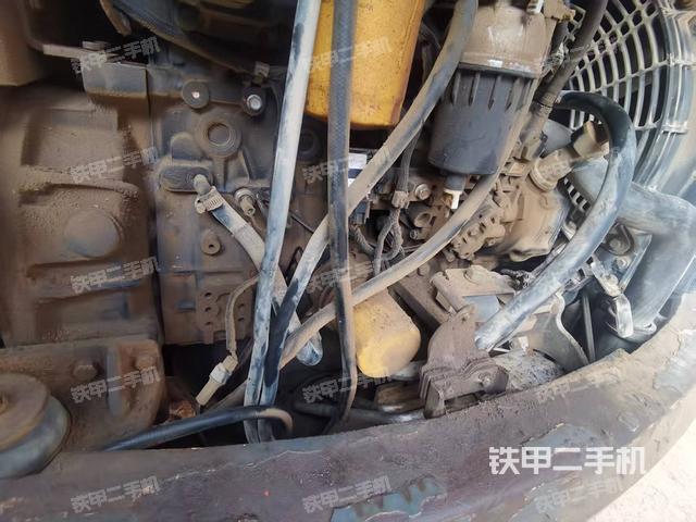 回转马达和主控阀（整机外观）