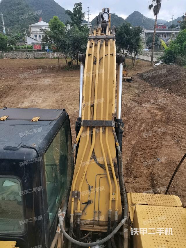 大臂背部俯视(工作和回转装置) 大臂背部俯视(工作和回转装置)