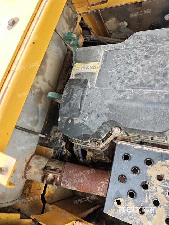 气门室盖螺丝特写(上车部件) 气门室盖螺丝特写(上车部件)