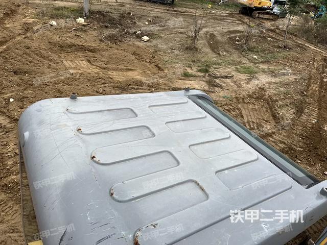 驾驶室顶部（整机外观）