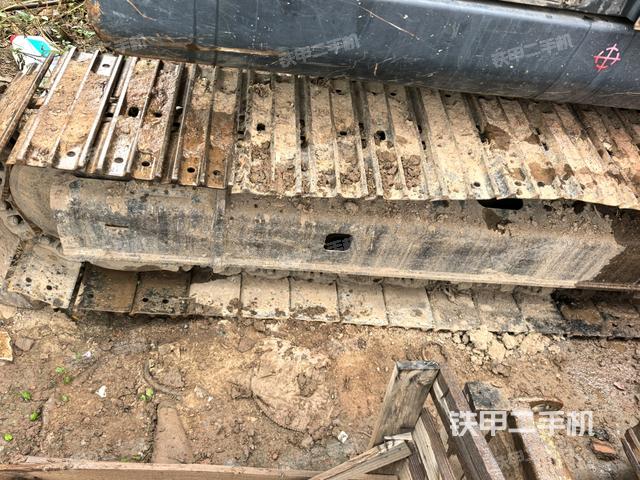 左側(cè)履帶整體?(行走機(jī)構(gòu)) 左側(cè)履帶整體?(行走機(jī)構(gòu))