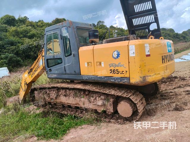 現(xiàn)代R225LC-7挖掘機