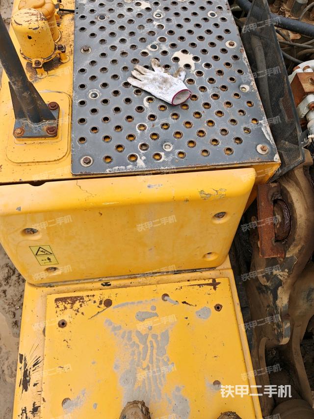 大臂油缸整体 竖拍(工作和回转装置) 大臂油缸整体 竖拍(工作和回转装置)
