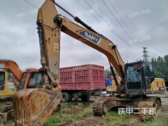 三一重工SY215C挖掘機(jī)