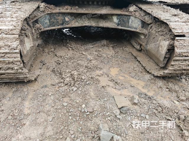 轉盤和下車架正前(工作和回轉裝置) 轉盤和下車架正前(工作和回轉裝置)