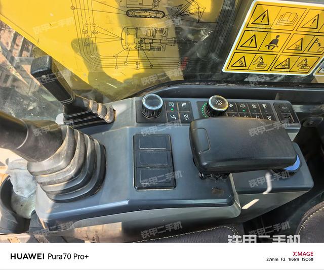 座椅右側(cè)控制臺/鑰匙門/油門/含右手柄（駕駛室部分）