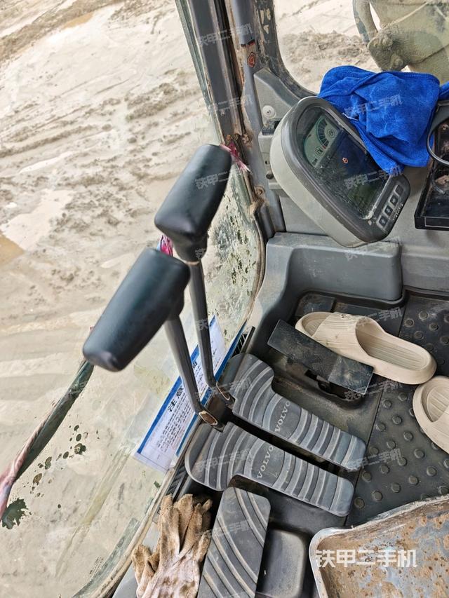 駕駛室左前45度（駕駛室部分）