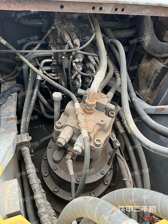 回轉(zhuǎn)馬達和主控閥（整機外觀）