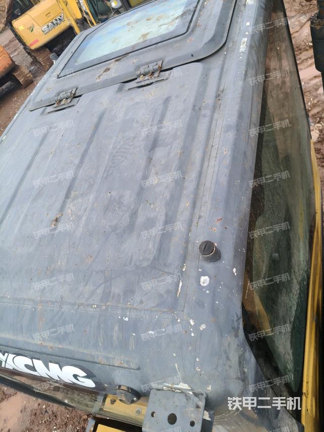 駕駛室頂部(整機(jī)外觀) 駕駛室頂部(整機(jī)外觀)