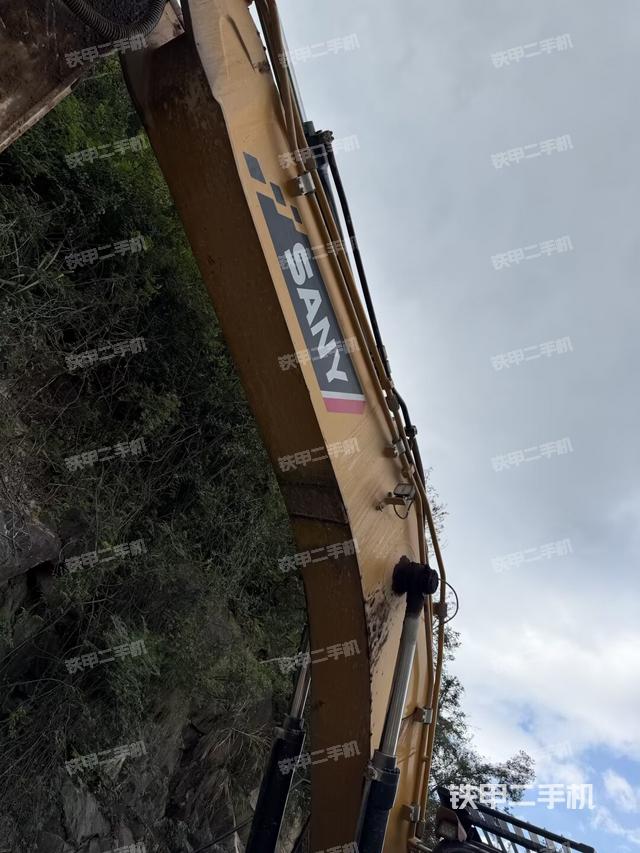 大臂整体 右侧(工作和回转装置) 大臂整体 右侧(工作和回转装置)
