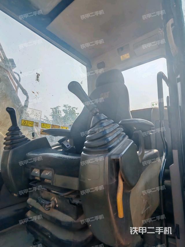 驾驶室整体(整机外观) 驾驶室整体(整机外观)