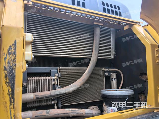 散熱器正面(大件艙室) 散熱器正面(大件艙室)