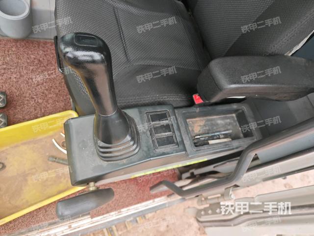 座椅左侧控制台/音响/含左手柄（驾驶室部分）
