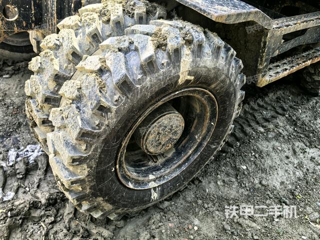 右侧履带整体(行走机构) 右侧履带整体(行走机构)