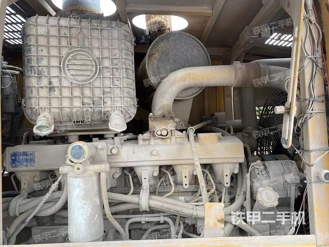 發(fā)動機右側(cè)（整機外觀及大件）