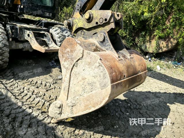 铲斗45度(工作和回转装置) 铲斗45度(工作和回转装置)