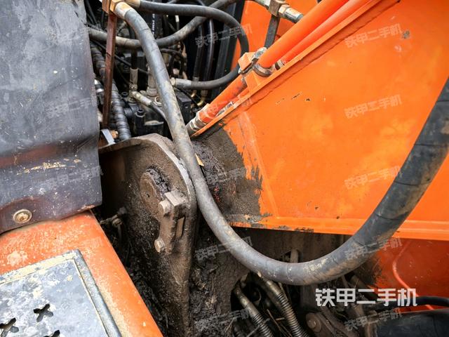 大臂背部俯視(工作和回轉(zhuǎn)裝置) 大臂背部俯視(工作和回轉(zhuǎn)裝置)