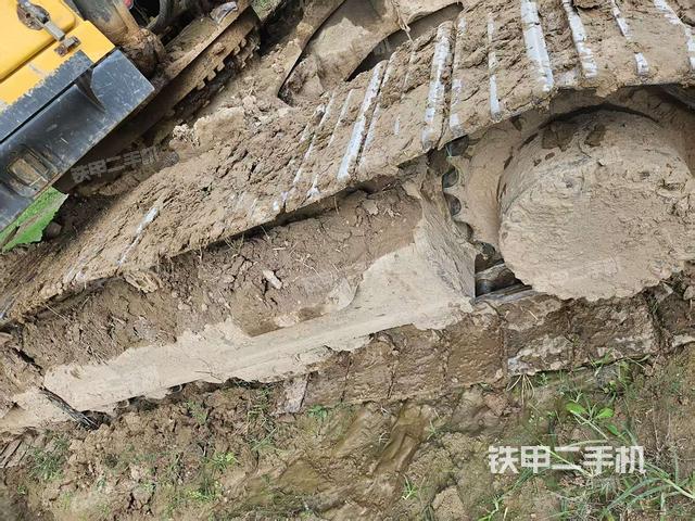 单侧履带整体(整机外观) 单侧履带整体(整机外观)