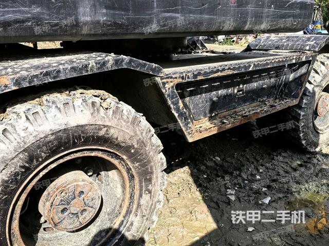 左导向轮(行走机构) 左导向轮(行走机构)