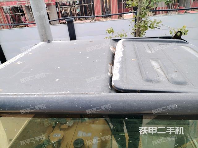 驾驶室顶部(整机外观) 驾驶室顶部(整机外观)