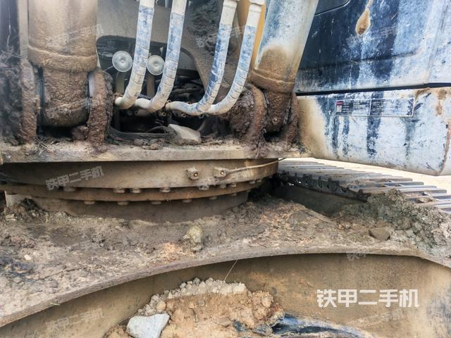 铲斗右后整体(工作和回转装置) 铲斗右后整体(工作和回转装置)