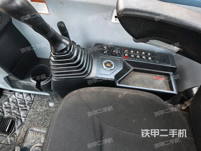 ?駕駛室正側(cè)（駕駛室部分）