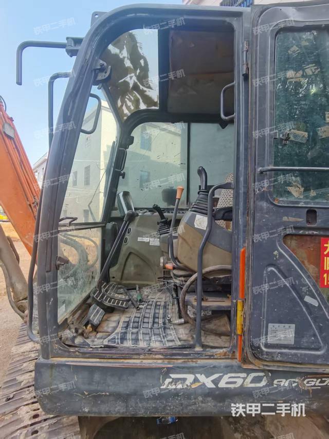 驾驶室整体（整机外观）