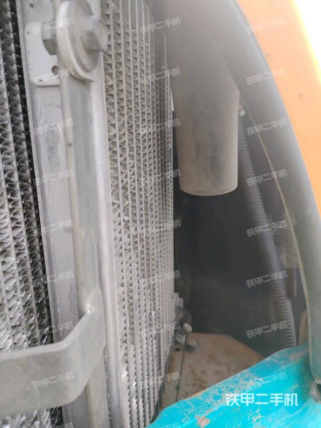 回轉(zhuǎn)馬達(dá)和主控閥（整機(jī)外觀）