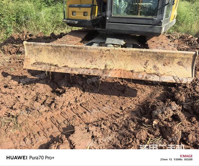 轉(zhuǎn)盤和下車架正前（工作和回轉(zhuǎn)裝置）