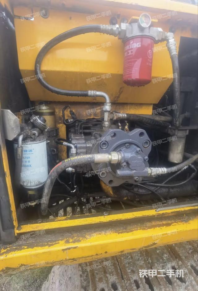 液压泵舱室正面整体(整机外观) 液压泵舱室正面整体(整机外观)