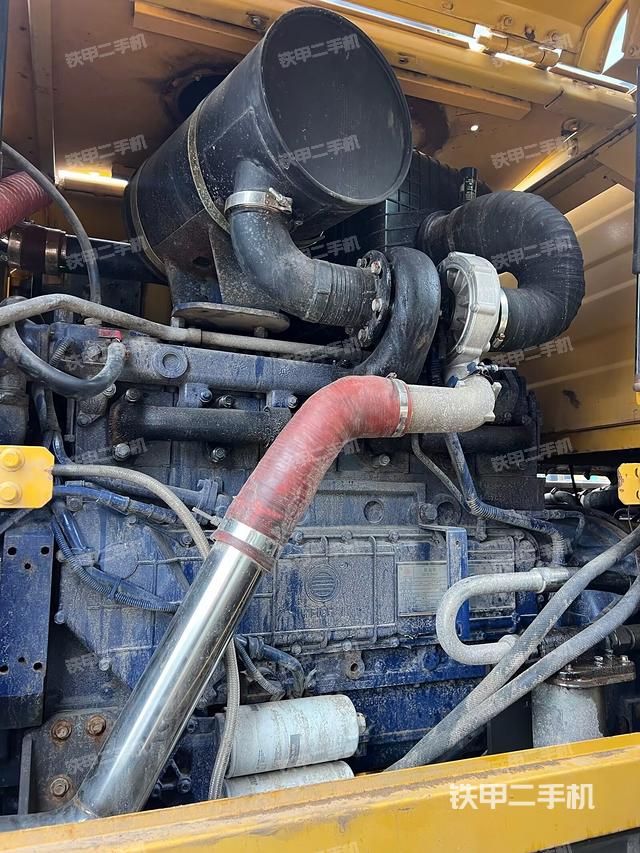 发动机左侧（整机外观及大件）