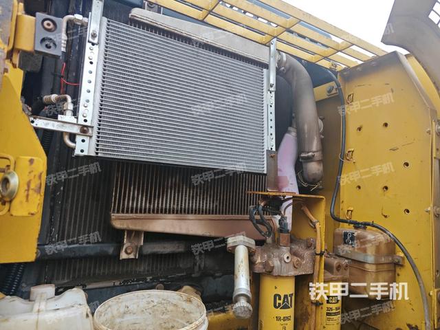 散熱器正面(大件艙室) 散熱器正面(大件艙室)