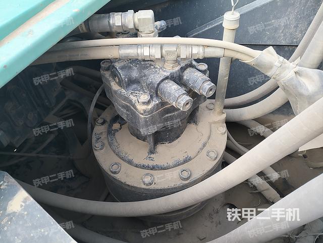 回轉(zhuǎn)馬達(dá)和主控閥（整機(jī)外觀）