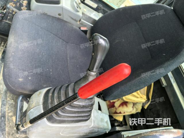 座椅左侧控制台/音响/含左手柄(驾驶室部分) 座椅左侧控制台/音响/含左手柄(驾驶室部分)