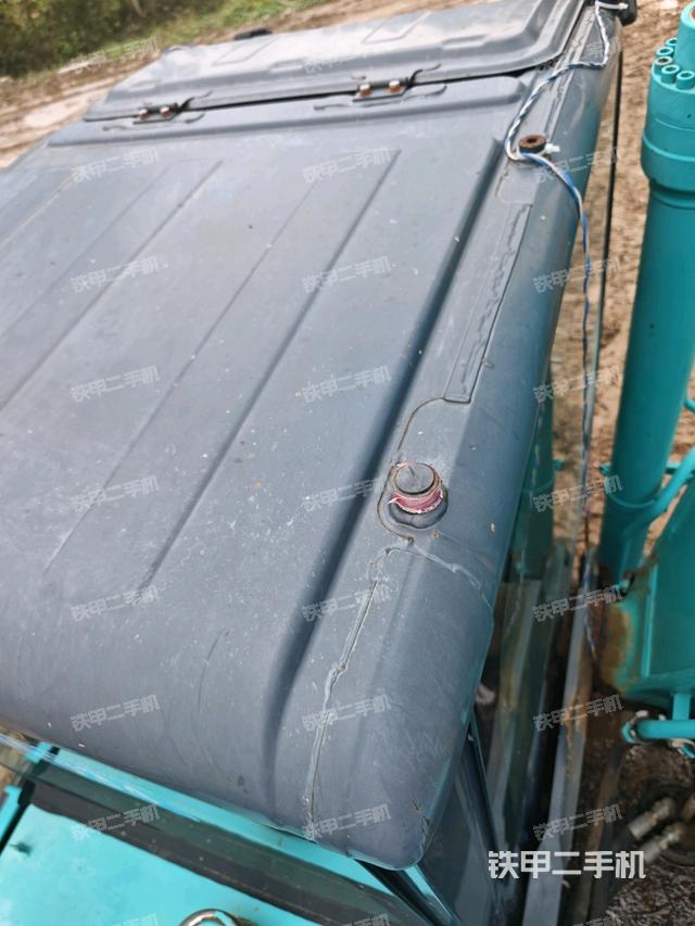 駕駛室頂部（整機外觀）