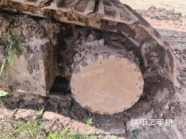 单侧履带整体(整机外观) 单侧履带整体(整机外观)