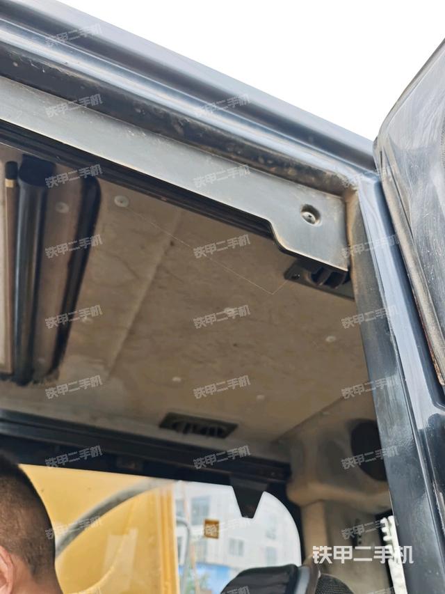 座椅右側(cè)控制臺(tái)/鑰匙門/油門/含右手柄（駕駛室部分）